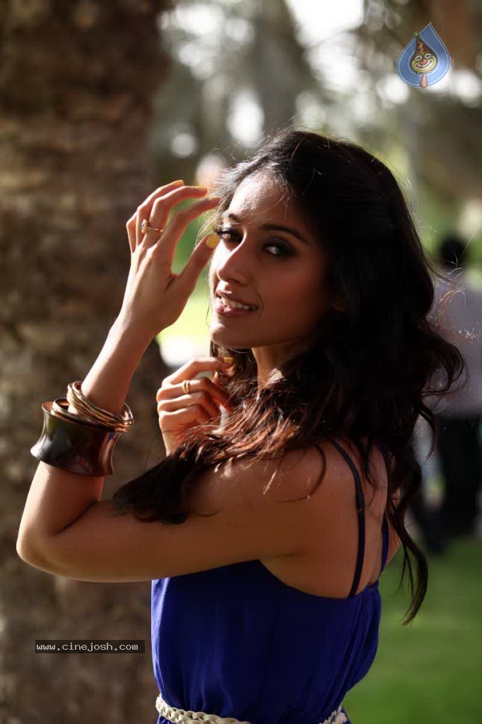 Ileana New Hot Stills - 65 / 71 photos