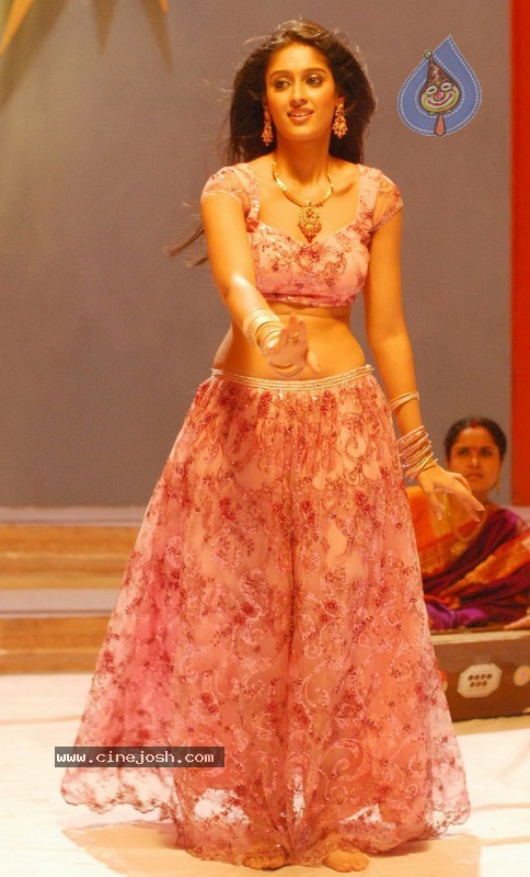 Ileana New Photo Gallery  - 18 / 78 photos