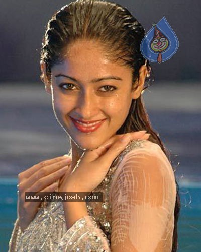 Ileana Stills - 11 / 60 photos