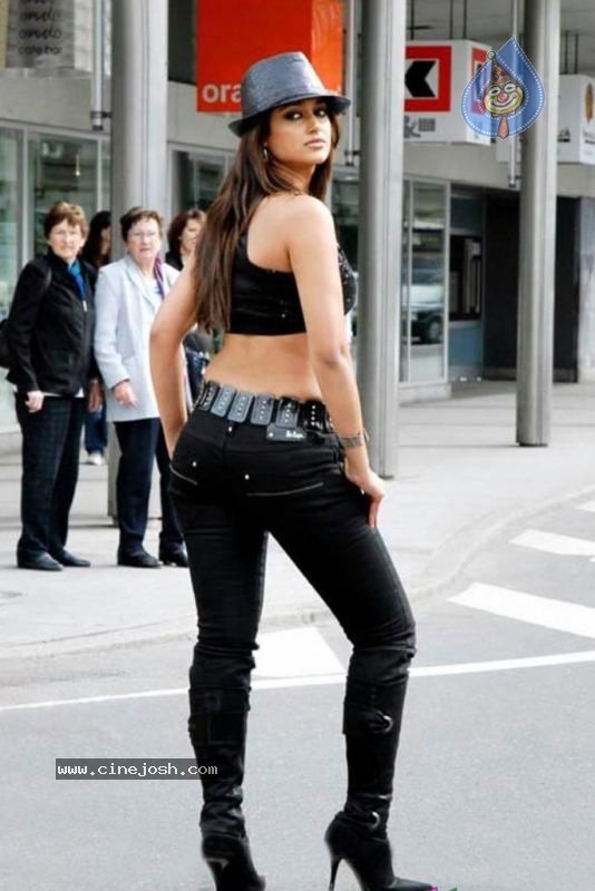 Ileana Stills - 18 / 60 photos