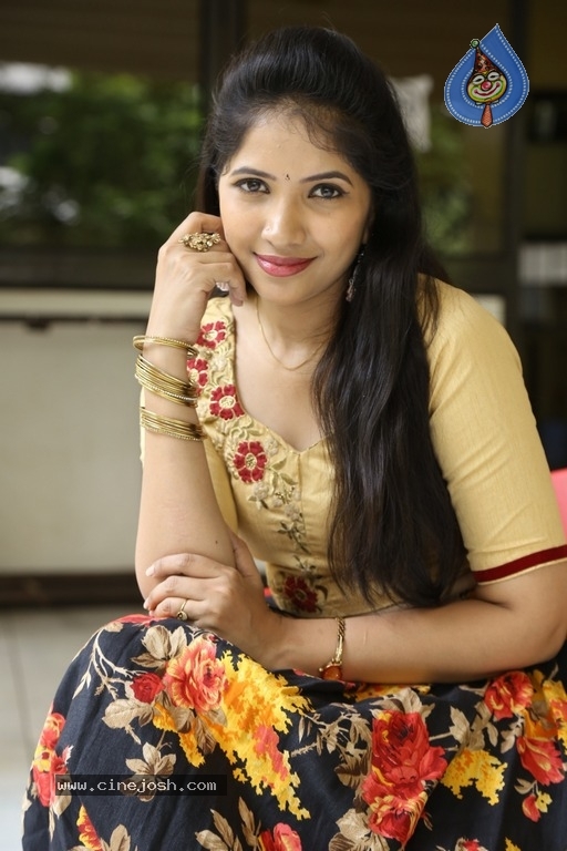 Indhu Priya New Pics - 7 / 21 photos
