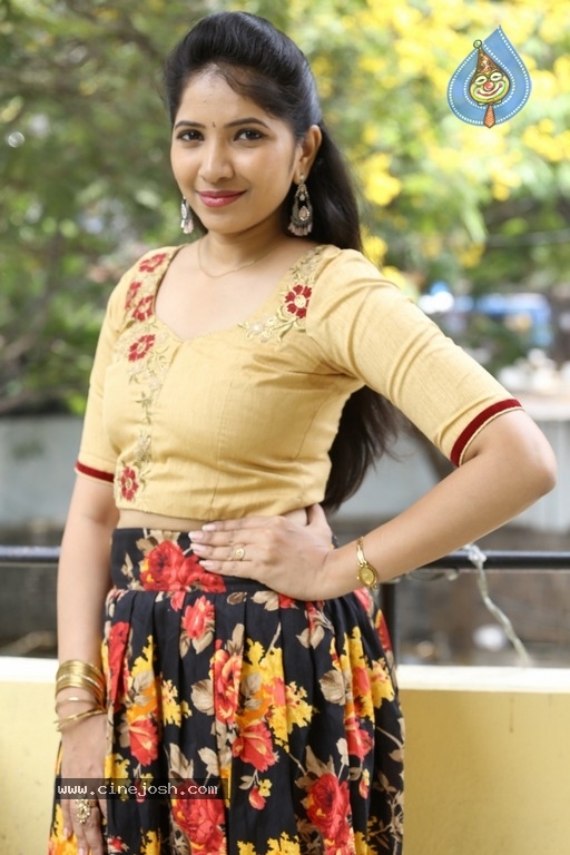 Indhu Priya New Pics - 8 / 21 photos