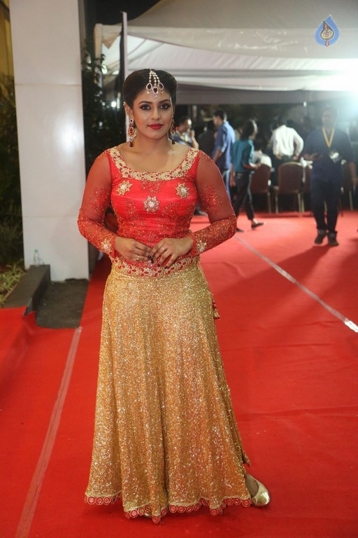 Iniya at Mirchi Music Awards - 13 / 18 photos