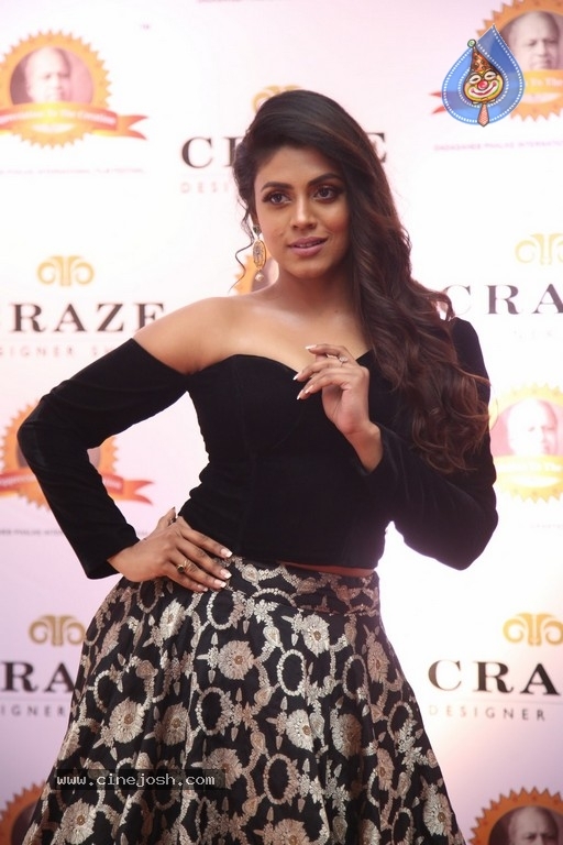 Iniya New Pics - 4 / 20 photos