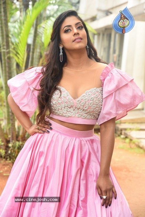 Iniya Stills - 2 / 15 photos