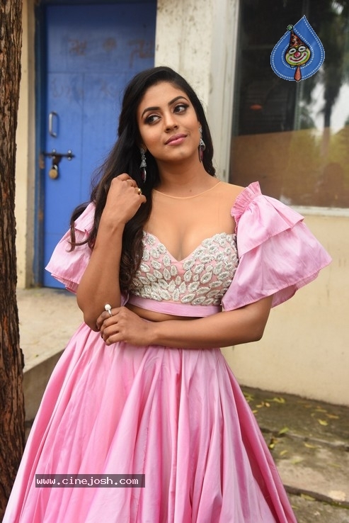 Iniya Stills - 14 / 15 photos