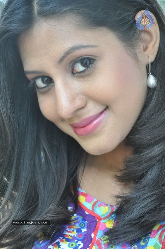 Iraa New Stills - 16 / 52 photos