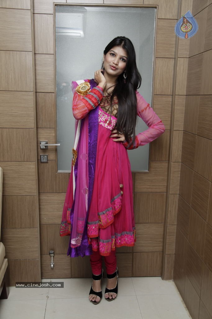 Isha Agarwal New Stills - 9 / 51 photos