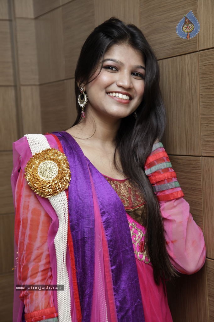 Isha Agarwal New Stills - 11 / 51 photos