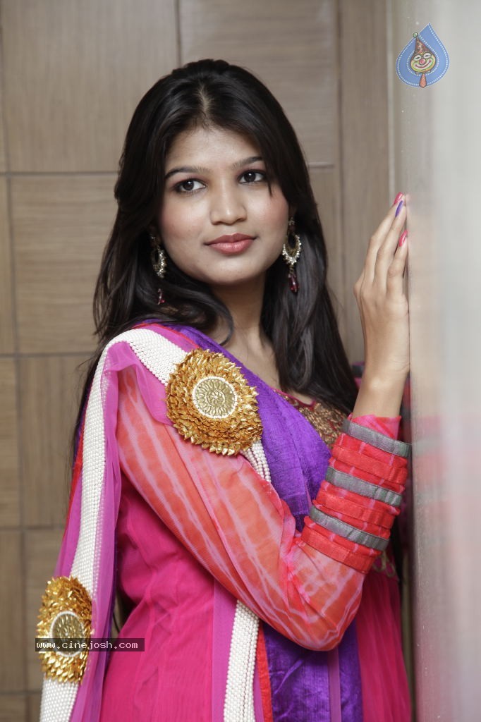 Isha Agarwal New Stills - 19 / 51 photos