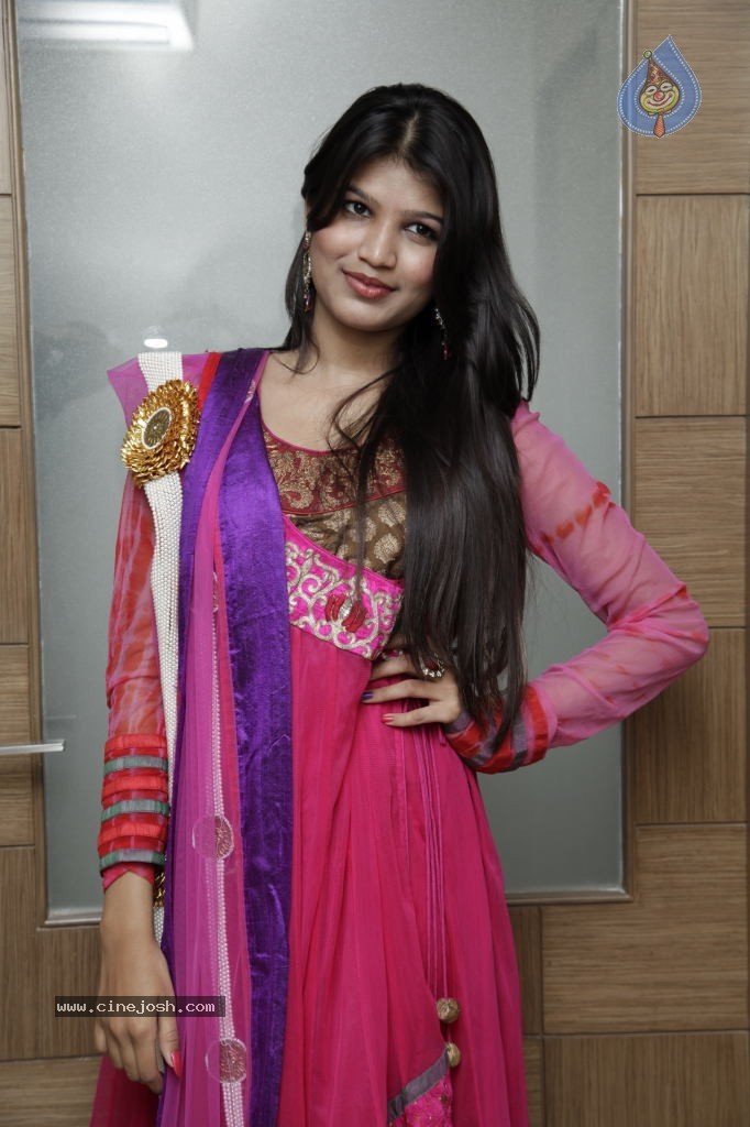 Isha Agarwal New Stills - 21 / 51 photos