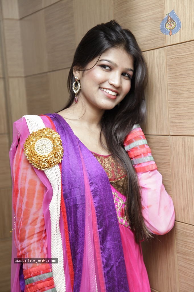 Isha Agarwal New Stills - 22 / 51 photos