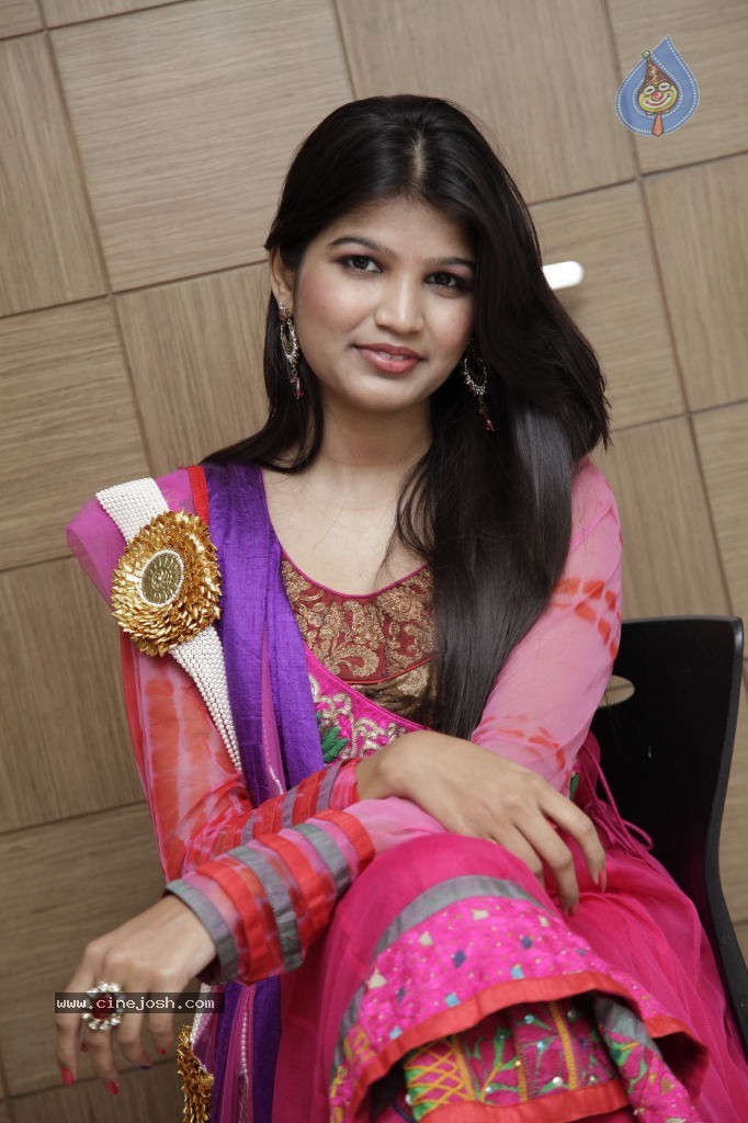 Isha Agarwal New Stills - 27 / 51 photos