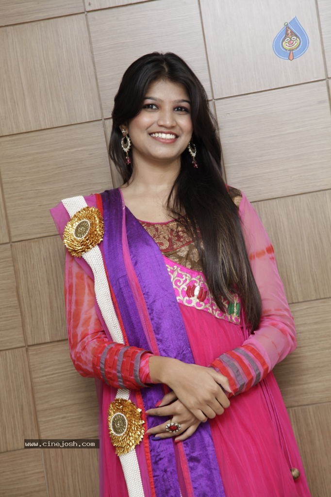 Isha Agarwal New Stills - 28 / 51 photos