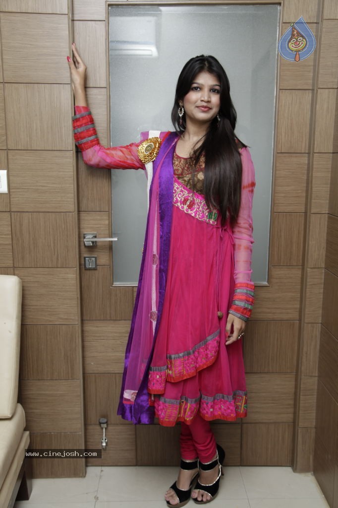Isha Agarwal New Stills - 30 / 51 photos