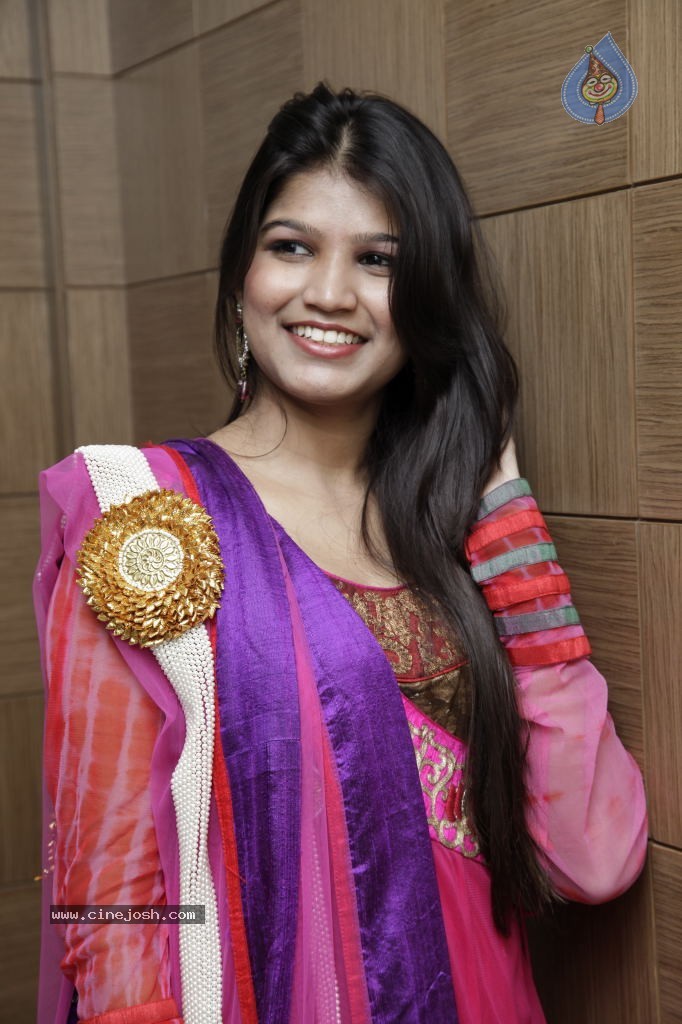 Isha Agarwal New Stills - 31 / 51 photos
