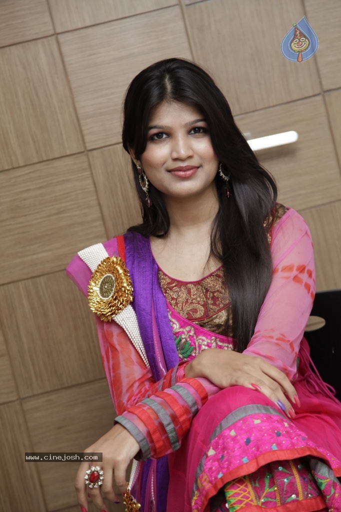 Isha Agarwal New Stills - 33 / 51 photos