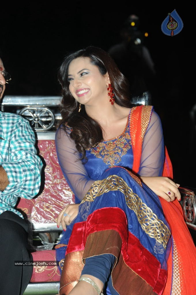 Isha Chawla at Jump Jilani Audio - 29 / 60 photos