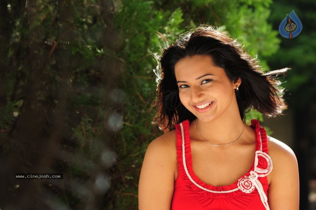 Isha Chawla Cute Photos - 1 / 86 photos