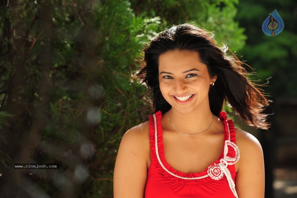 Isha Chawla Cute Photos - 10 / 86 photos
