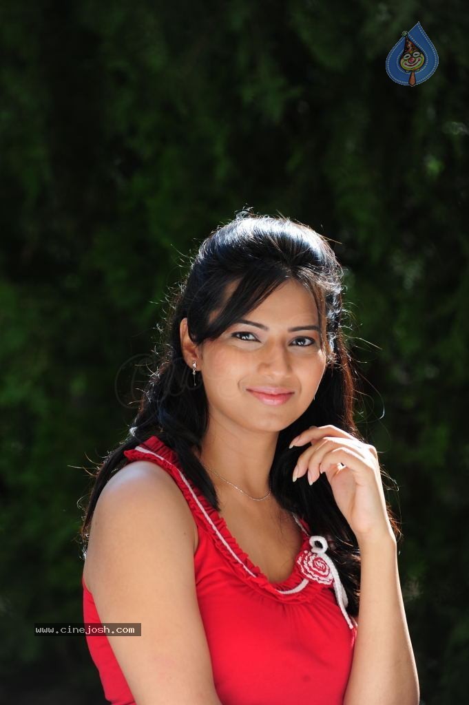 Isha Chawla Cute Photos - 11 / 86 photos