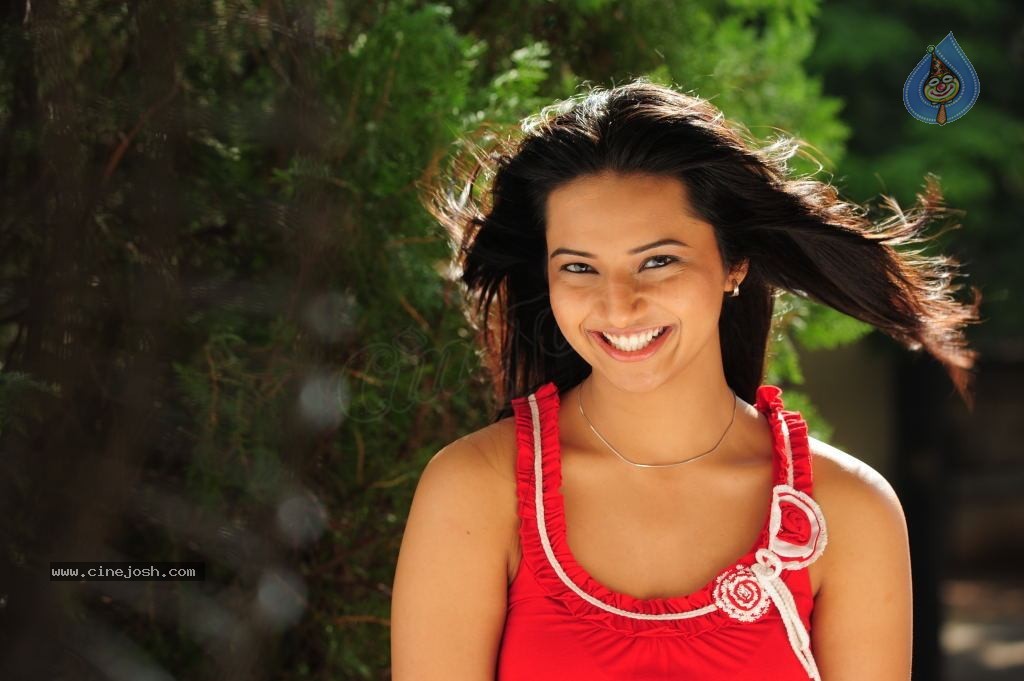 Isha Chawla Cute Photos - 35 / 86 photos