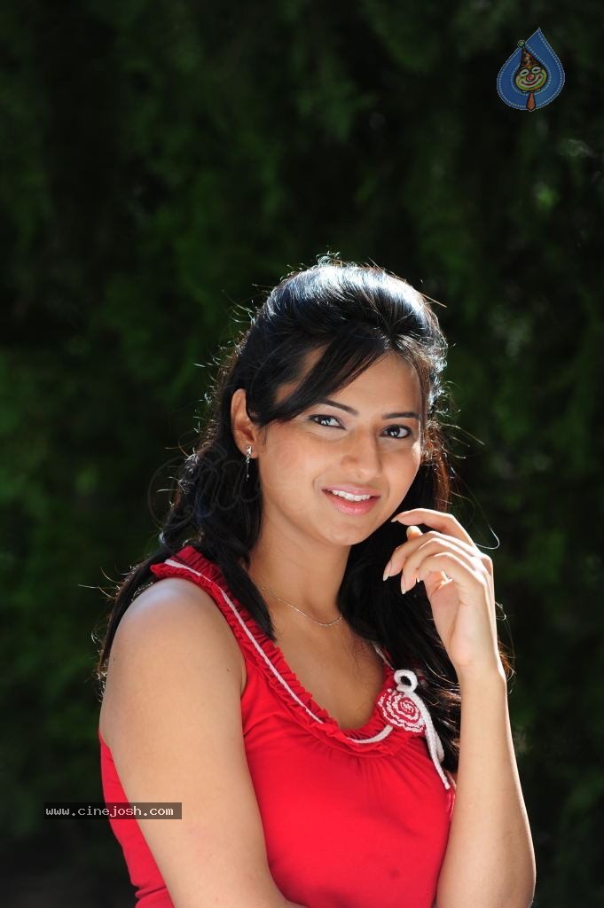 Isha Chawla Cute Photos - 85 / 86 photos