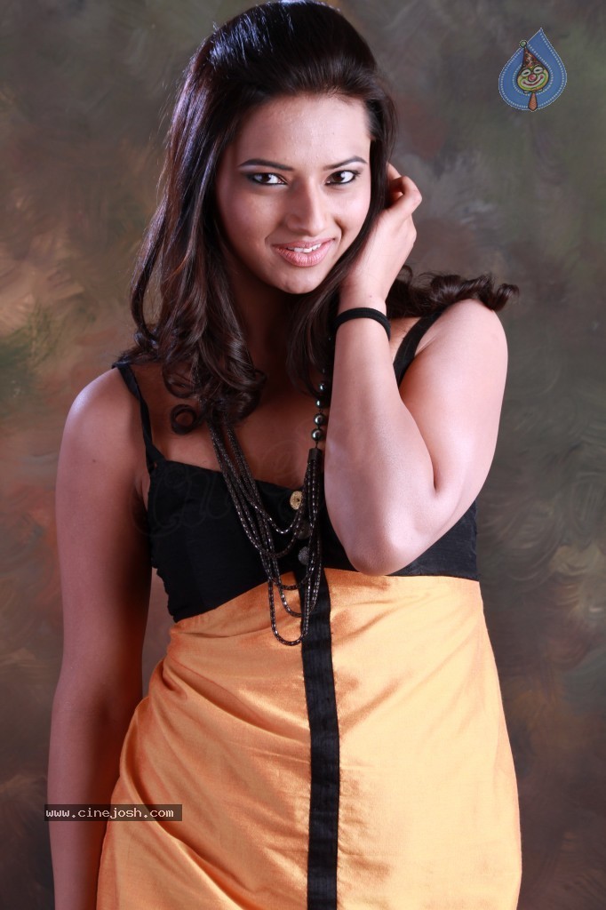 Isha Chawla Hot Photo Shoot - 2 / 89 photos