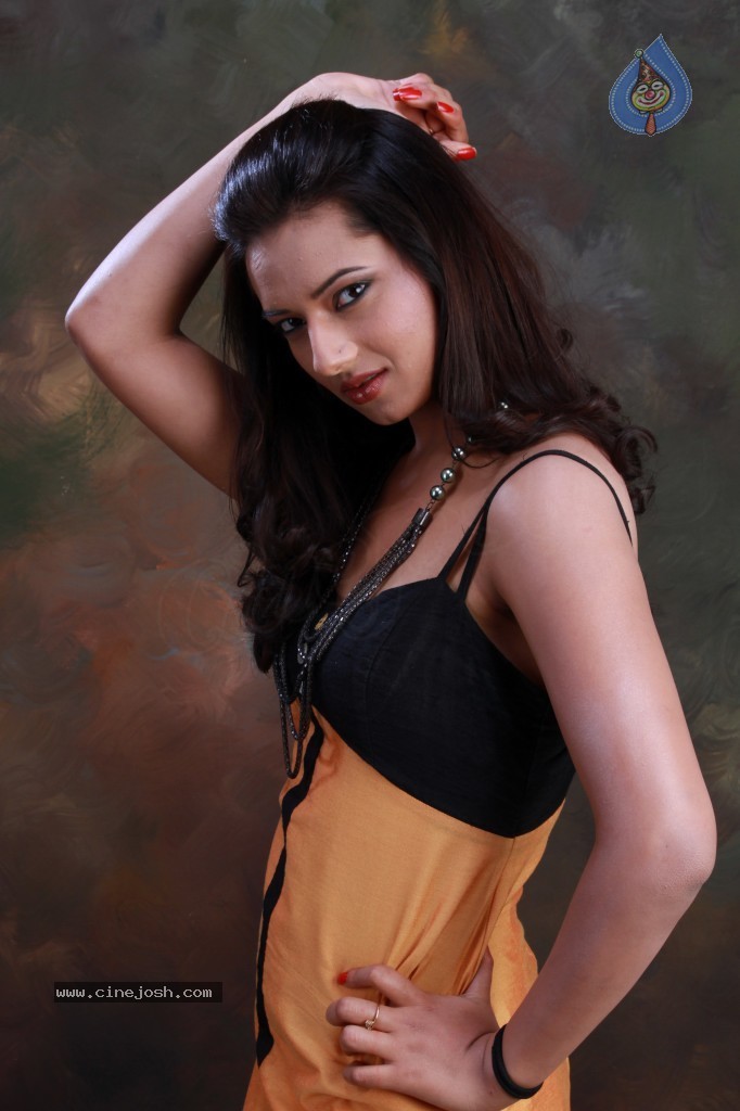 Isha Chawla Hot Photo Shoot - 35 / 89 photos