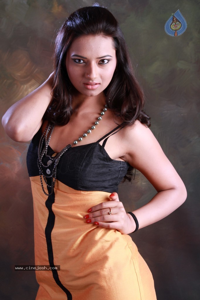 Isha Chawla Hot Photo Shoot - 71 / 89 photos