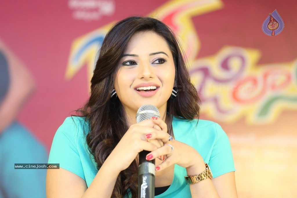 Isha Chawla Interview Stills - 8 / 109 photos