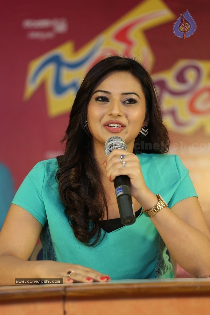 Isha Chawla Interview Stills - 82 / 109 photos