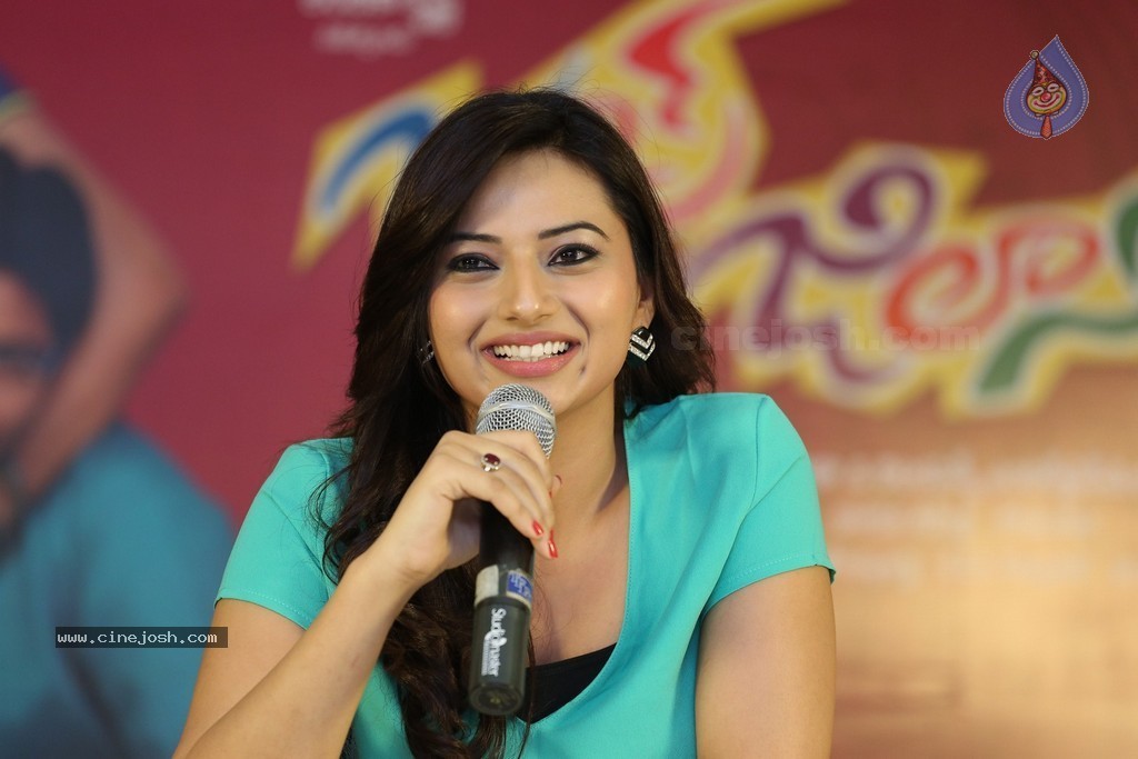Isha Chawla Interview Stills - 108 / 109 photos