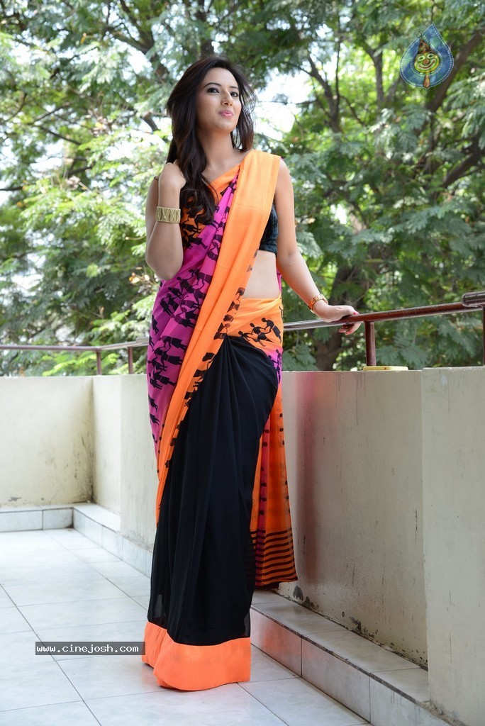 Isha Chawla Latest Hot Pics - 52 / 132 photos