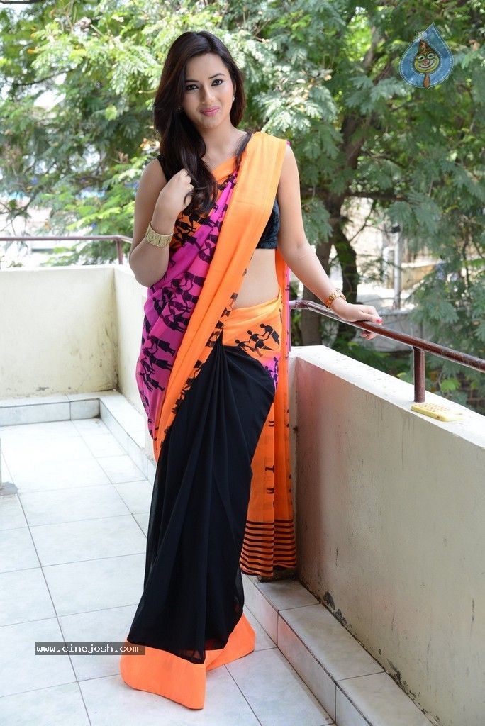 Isha Chawla Latest Hot Pics - 60 / 132 photos