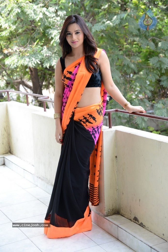 Isha Chawla Latest Hot Pics - 76 / 132 photos