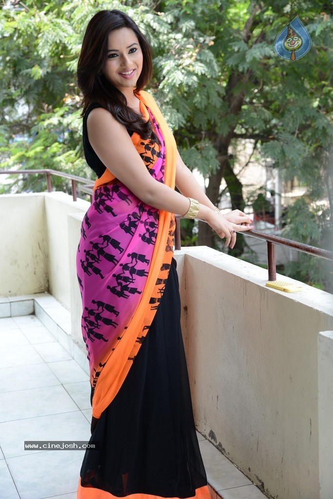 Isha Chawla Latest Hot Pics - 92 / 132 photos