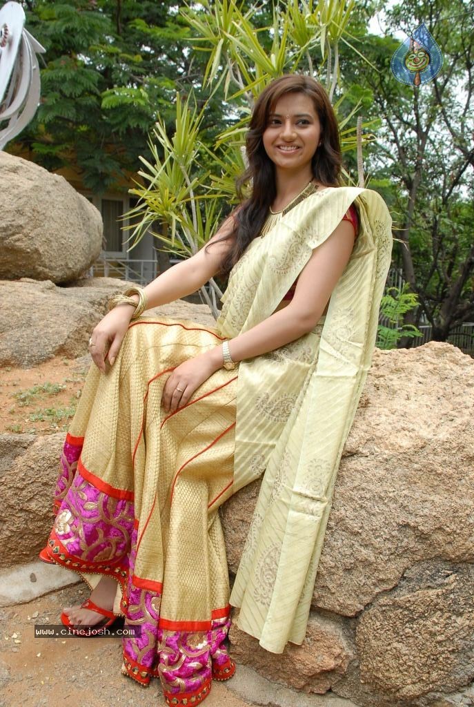 Isha Chawla Latest Photos - 23 / 60 photos
