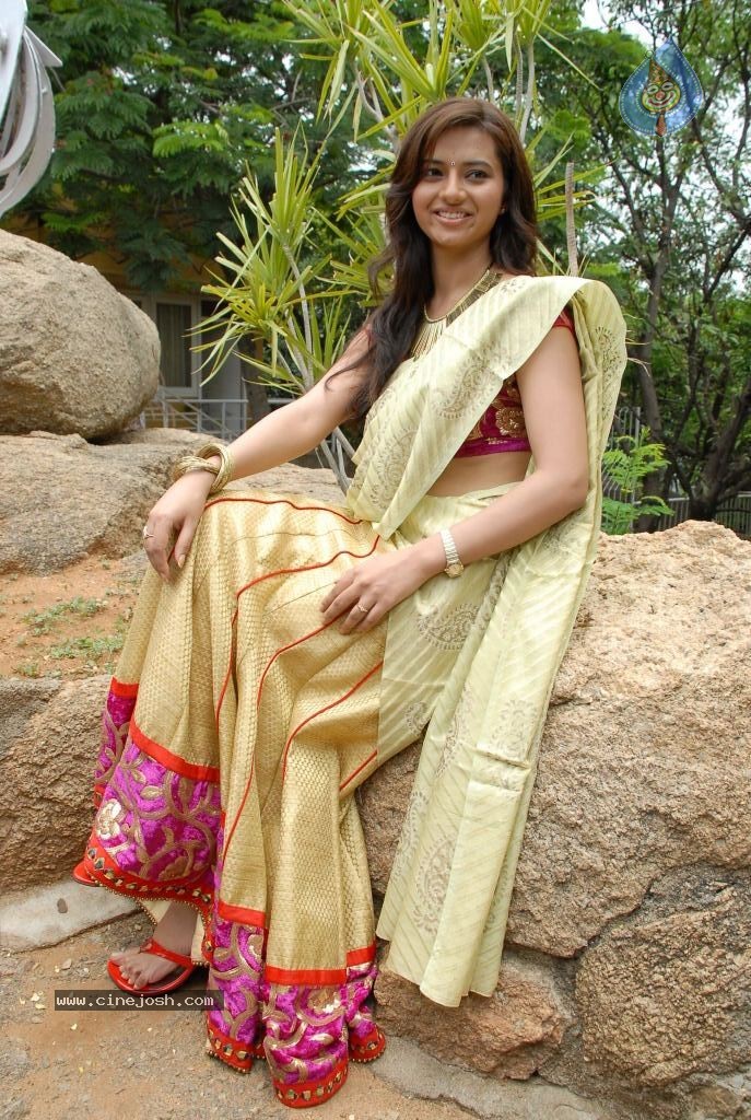 Isha Chawla Latest Photos - 32 / 60 photos