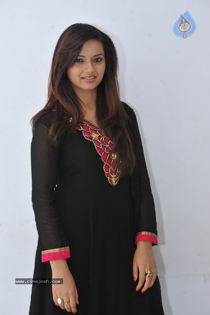 Isha Chawla Latest Stills - 15 / 66 photos