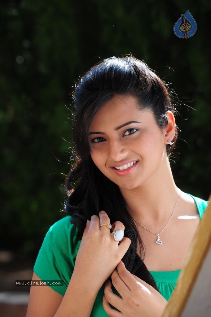Isha Chawla New Photos - 37 / 75 photos