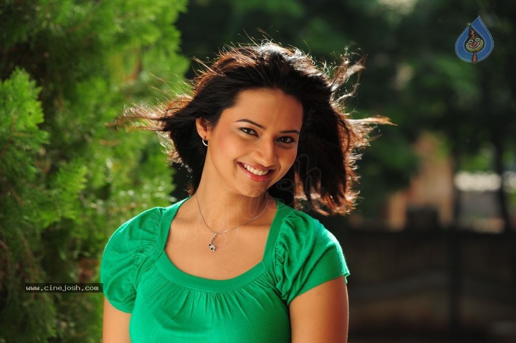 Isha Chawla New Photos - 70 / 75 photos