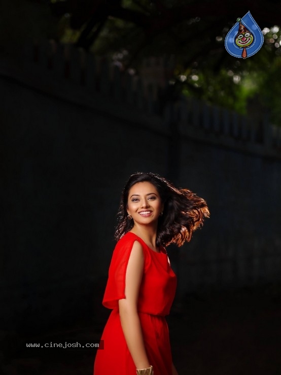 Isha Chawla New Photos - 11 / 13 photos