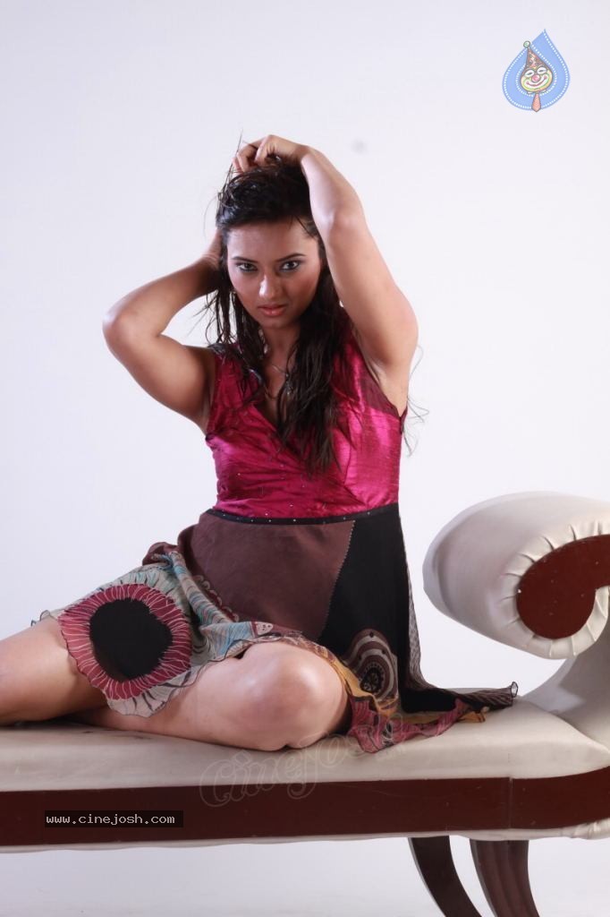 Isha Chawla New Photoshoot - 54 / 67 photos