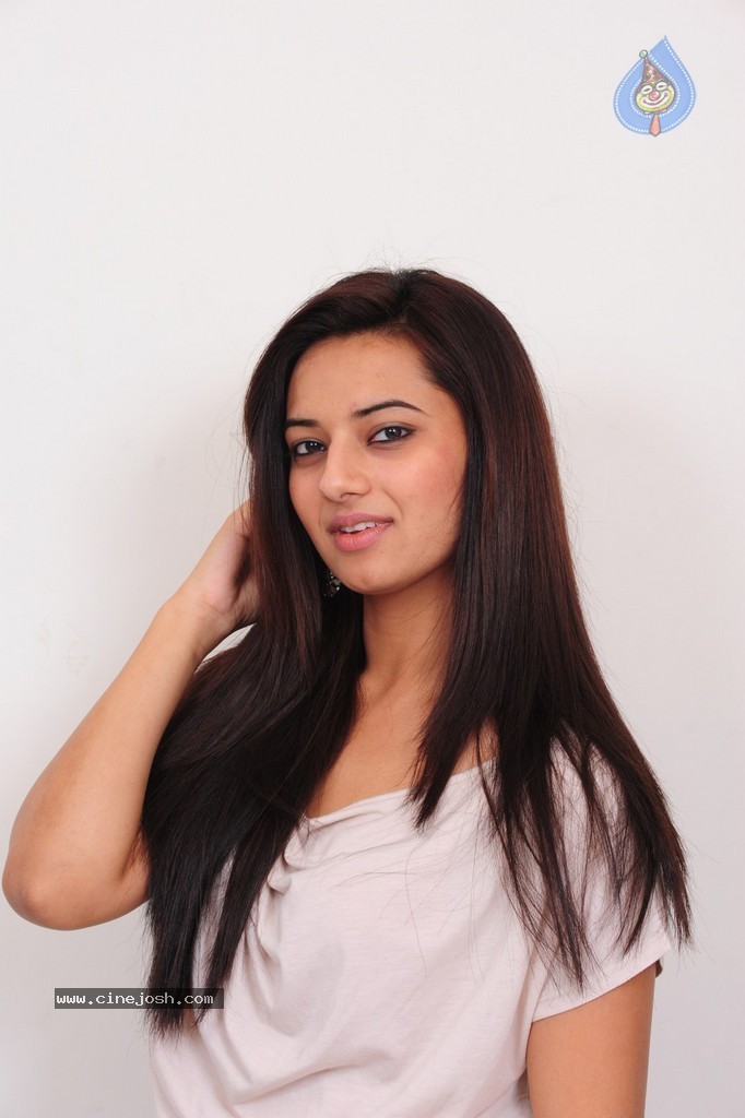 Isha Chawla New Pics - 5 / 87 photos