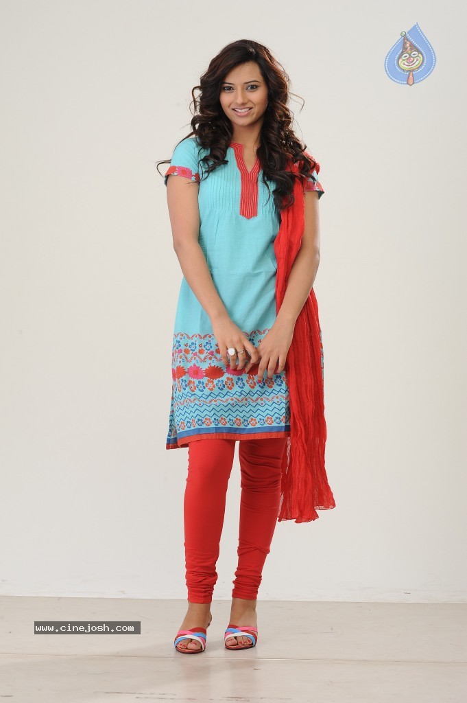 Isha Chawla New Pics - 2 / 42 photos