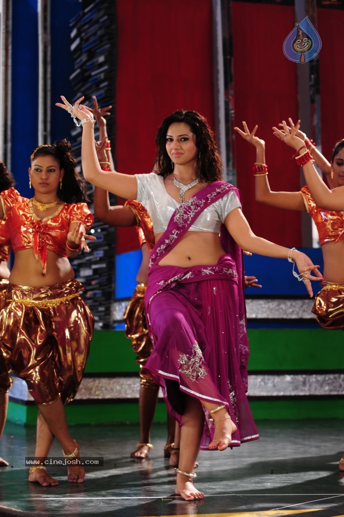 Isha Chawla New Pics - 1 / 31 photos