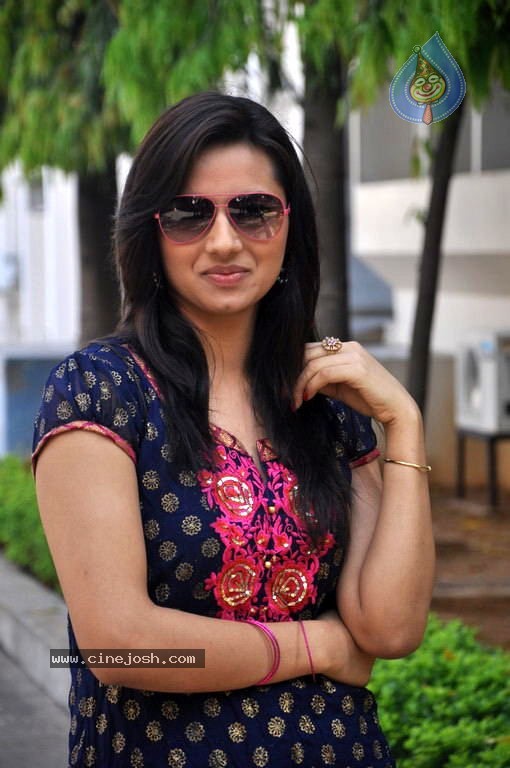 Isha Chawla Photo Gallery - 15 / 56 photos