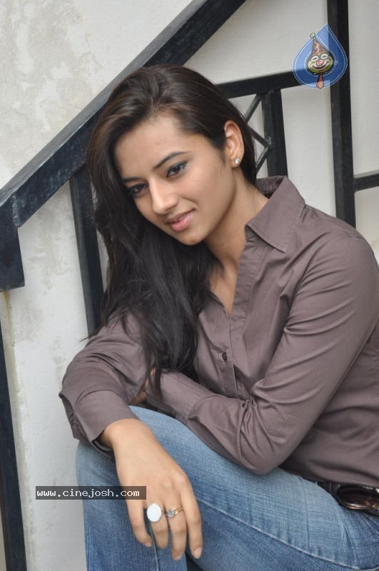 Isha Chawla Photos - 25 / 86 photos