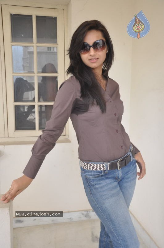 Isha Chawla Photos - 34 / 86 photos